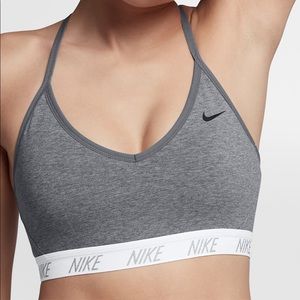 NIKE SPORTS BRA SUPER COMFORTABLE
